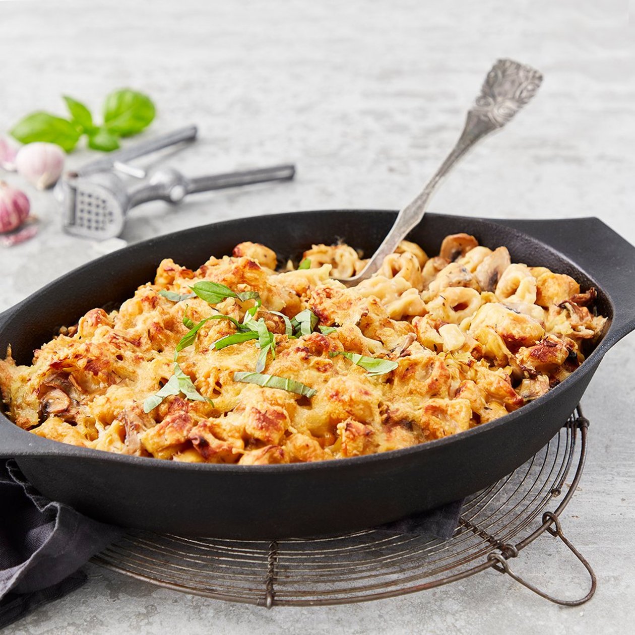 Tortellinipanne med urter & sopp – Oppskrift Tortellinipanne med urter & sopp – Oppskrift