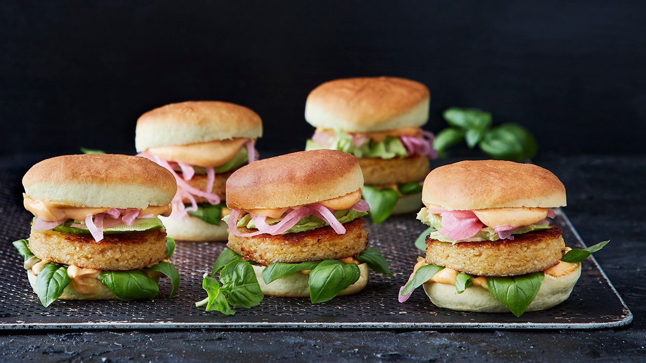 Veggieburger med avokado og røkt chilimajones – Oppskrift Veggieburger med avokado og røkt chilimajones – Oppskrift