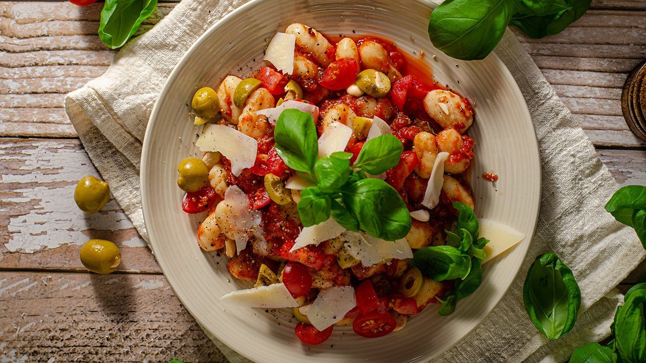 Gnocchi z maślanym sosem pomidorowym i oliwkami Gnocchi z maślanym sosem pomidorowym i oliwkami