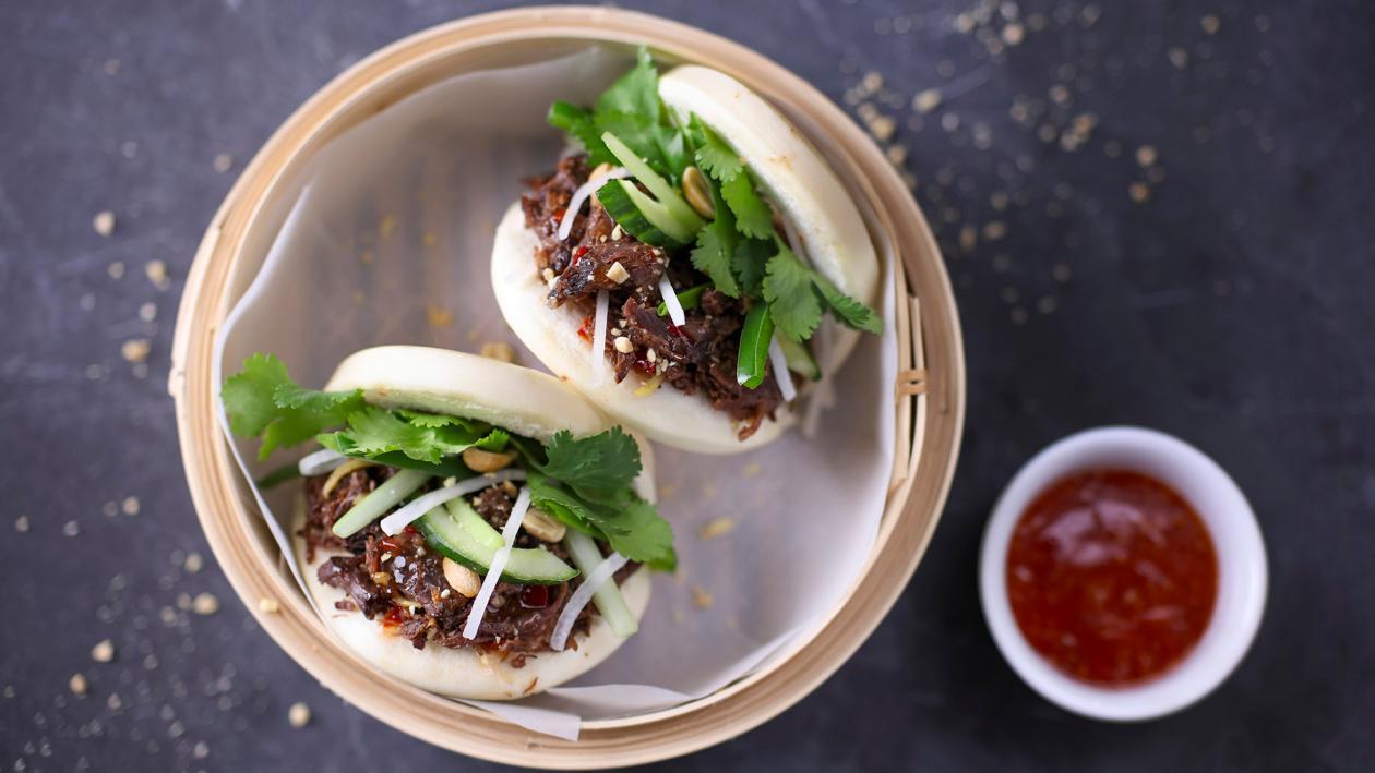 Gua bao bułka na parze z duszonymi polikami Unilever Food Solutions