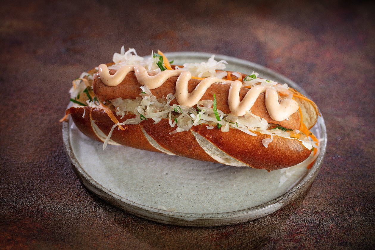 Hot Dog Ruben z kiszoną kapustą Hot Dog Ruben z kiszoną kapustą