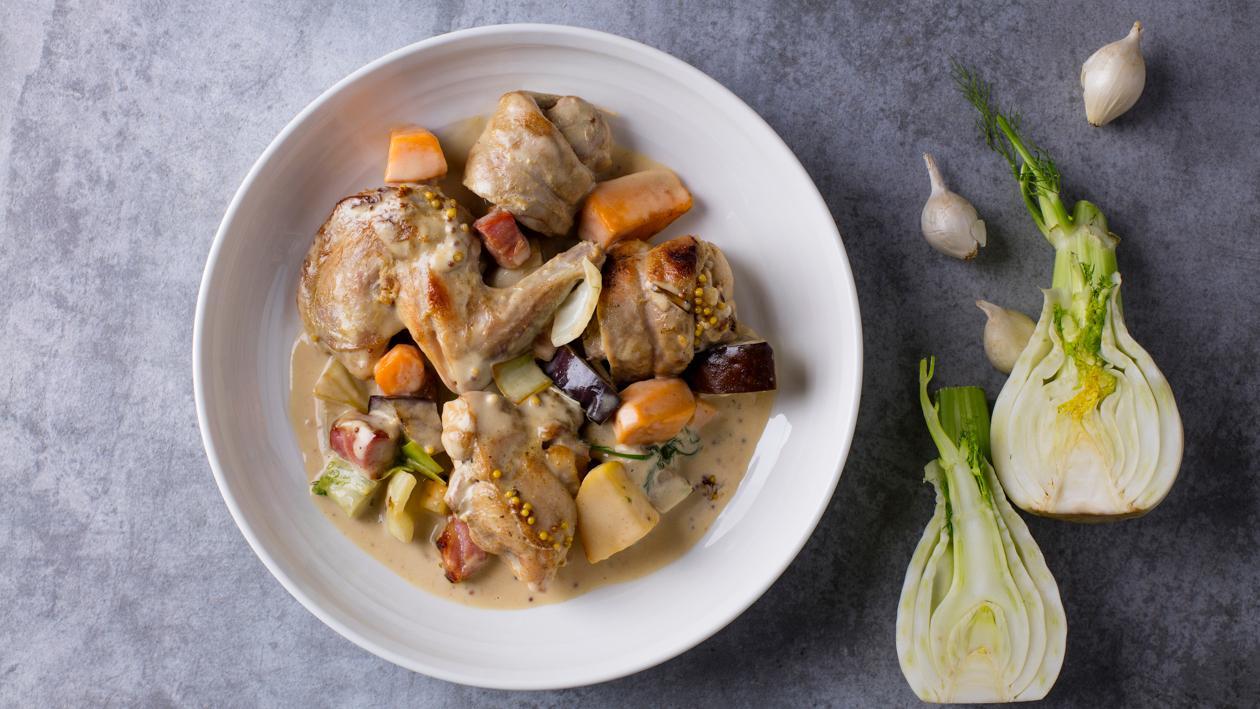 Królik w warzywnym ragout z mleczkiem kokosowym Królik w warzywnym ragout z mleczkiem kokosowym