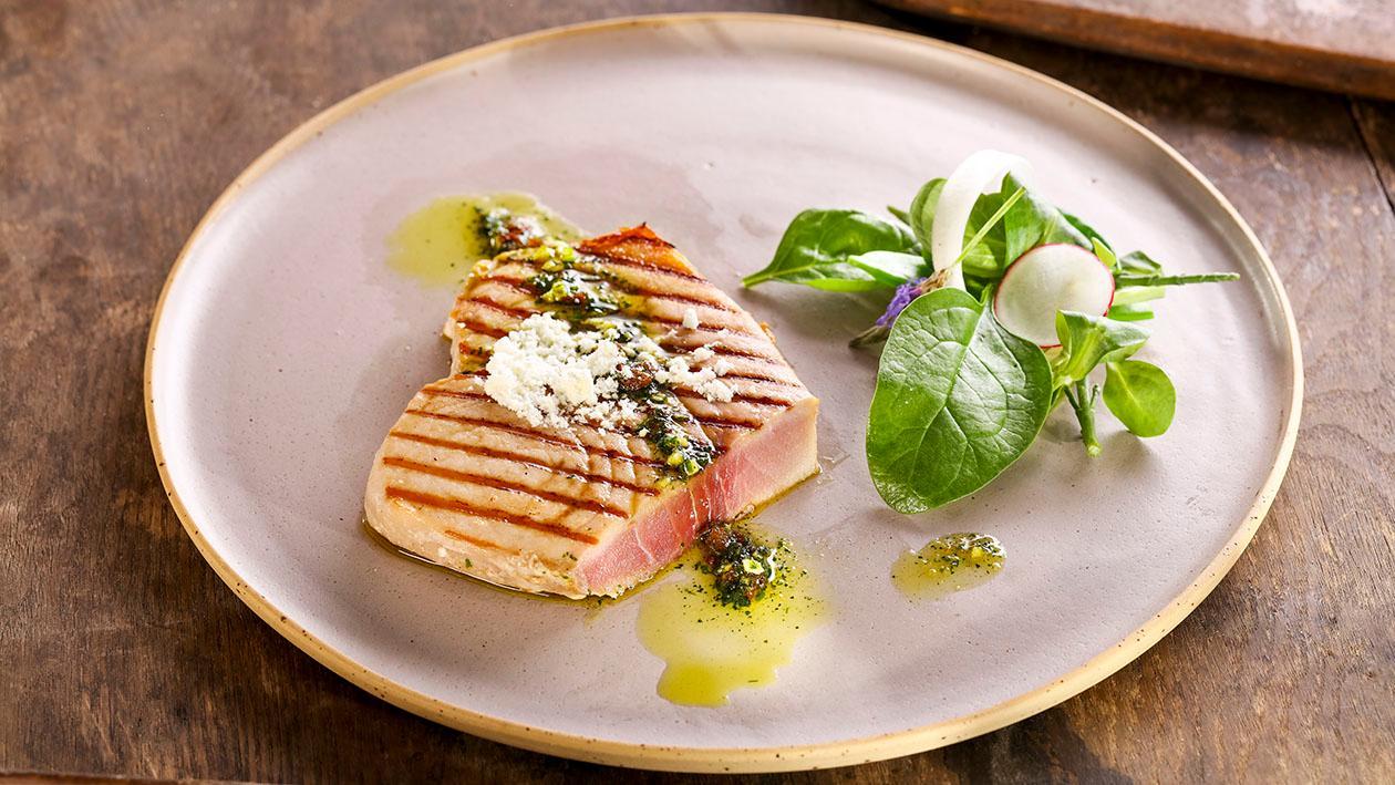 Miecznik z grilla z vinaigrette i bukietem sałat Miecznik z grilla z vinaigrette i bukietem sałat