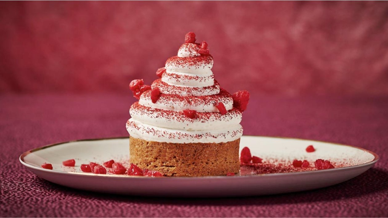 Mini tarta z niespodzianką z czerwonych owoców Mini tarta z niespodzianką z czerwonych owoców