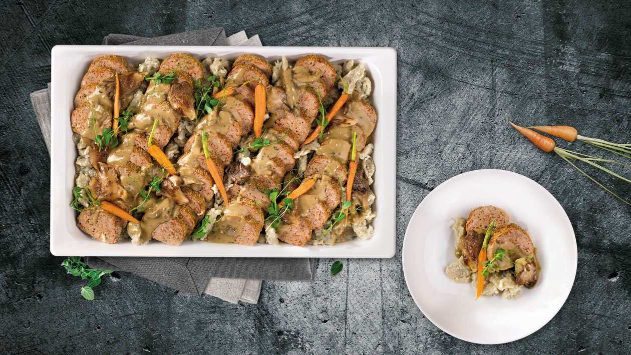 Pieczeń wieprzowa z chorizo, sosem grzybowym i szarymi kluskami Pieczeń wieprzowa z chorizo, sosem grzybowym i szarymi kluskami