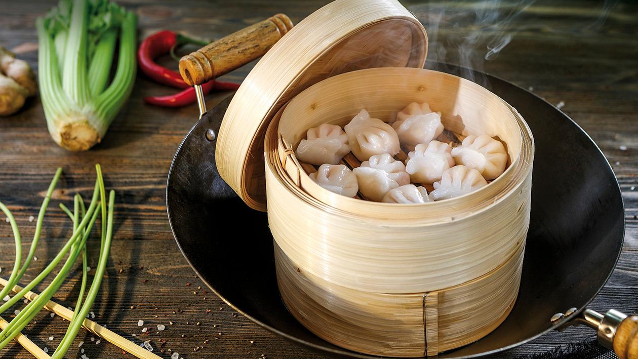 Pierożki dim sum z kurczakiem i warzywami Pierożki dim sum z kurczakiem i warzywami