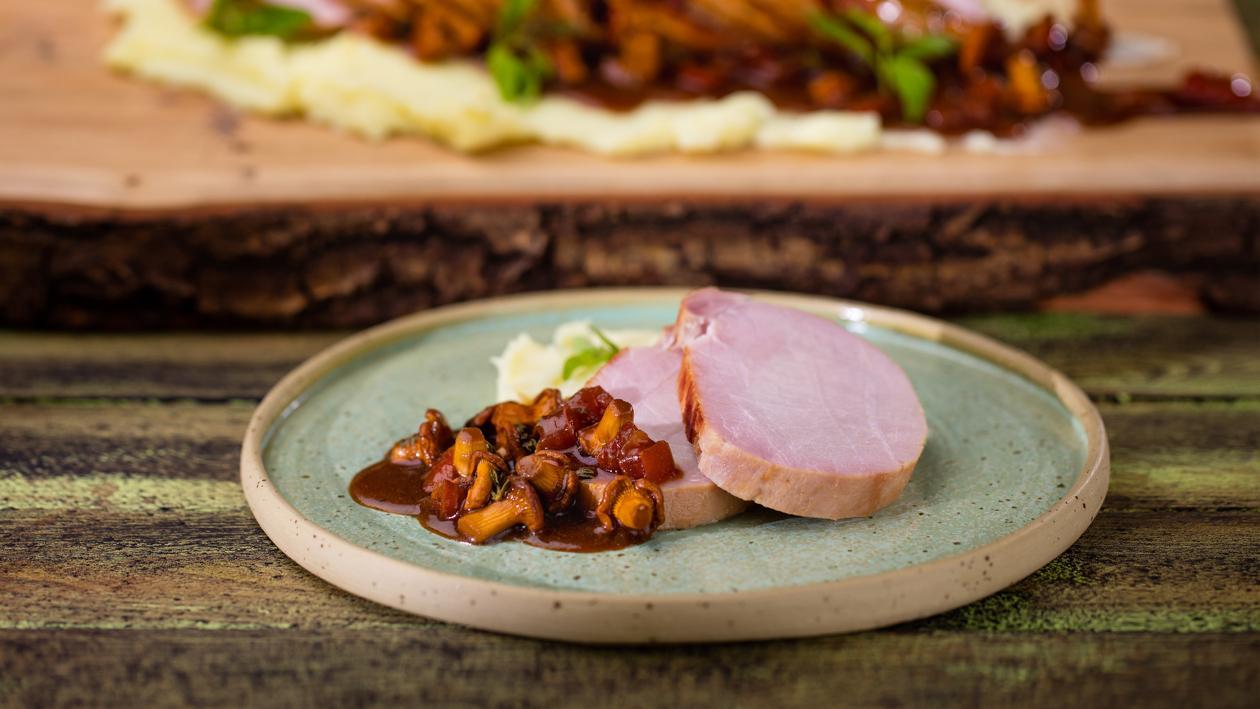 Schab sous-vide z sosem myśliwskim z kurkami Schab sous-vide z sosem myśliwskim z kurkami