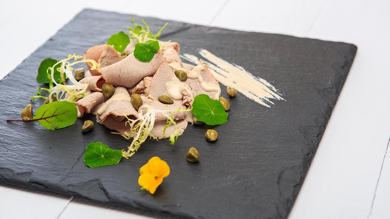 Vitello tonnato – Cielęcina z sosem tuńczykowym Vitello tonnato – Cielęcina z sosem tuńczykowym