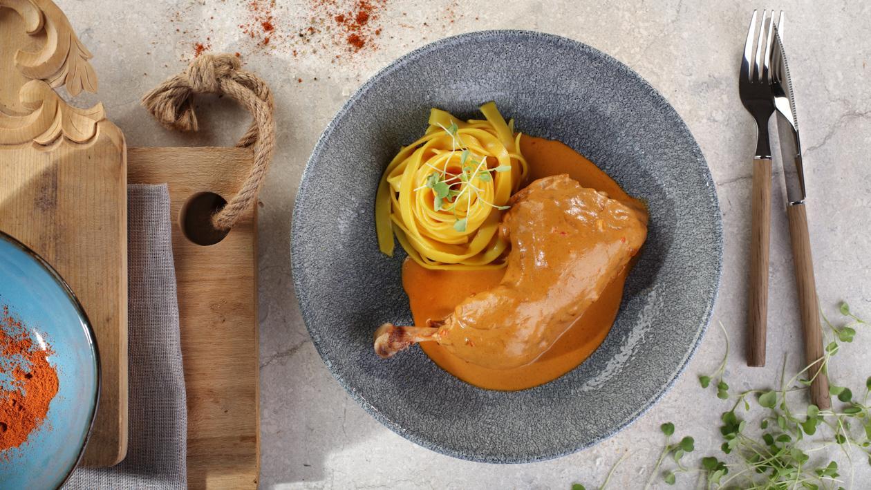 Węgierski paprykarz z kurczaka z Tagliatelle Węgierski paprykarz z kurczaka z Tagliatelle