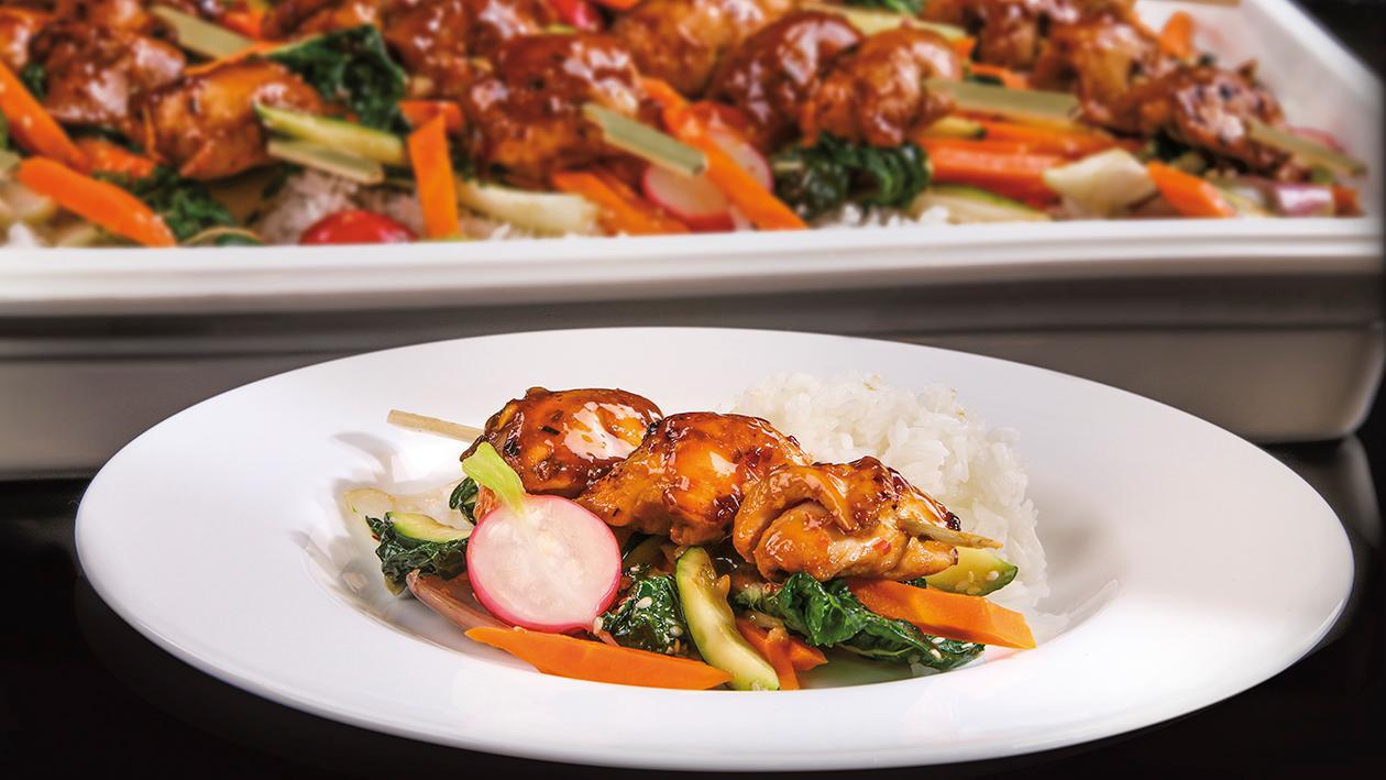 Yakitori – grillowane szaszłyki z kurczaka z glazurowanymi warzywami Yakitori – grillowane szaszłyki z kurczaka z glazurowanymi warzywami