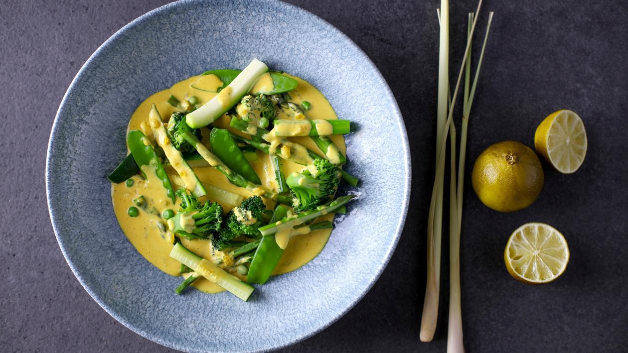 Zielone warzywa w żółtym curry Zielone warzywa w żółtym curry