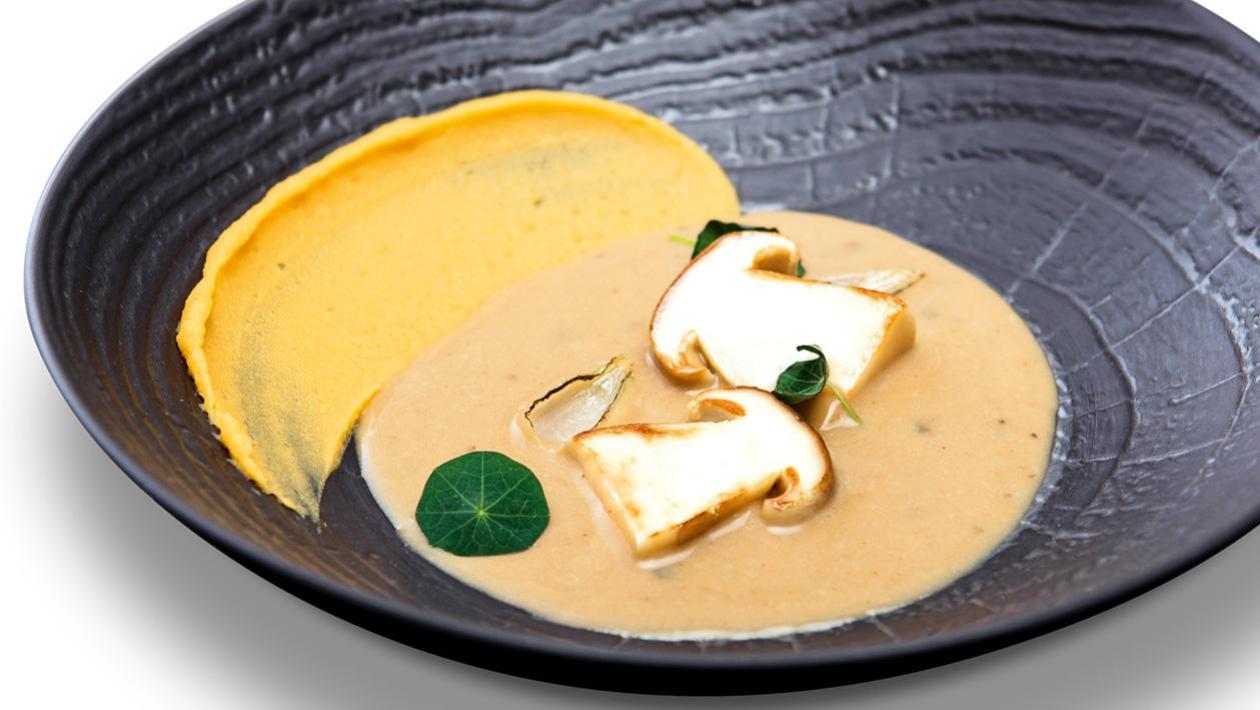 Zupa borowikowa z purée dyniowo-ziemniaczanym Zupa borowikowa z purée dyniowo-ziemniaczanym