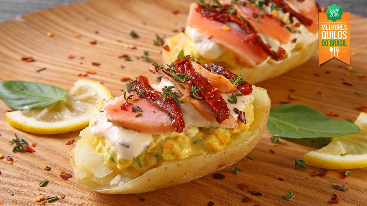 Batata Recheada com Salmão Cremoso Batata Recheada com Salmão Cremoso