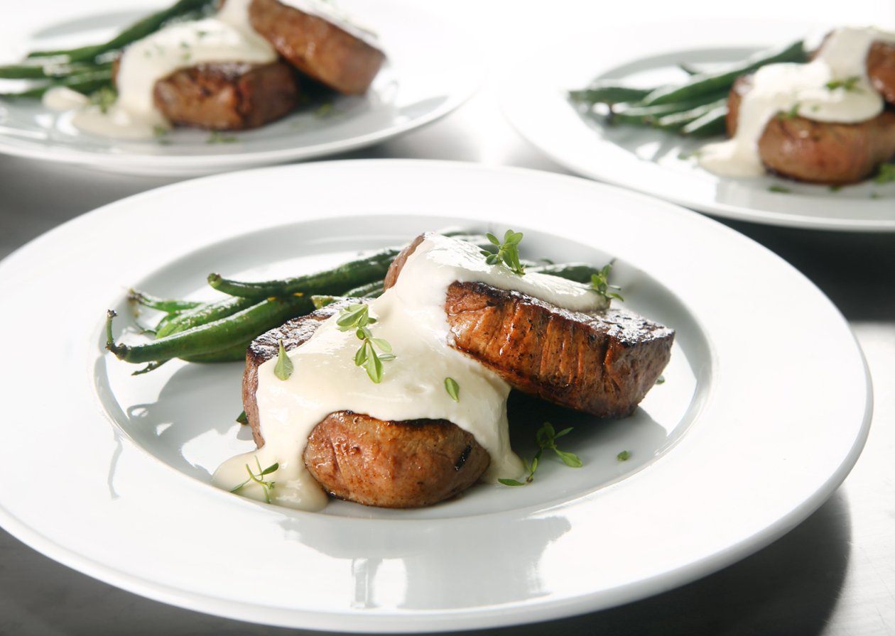 Filé Mignon com Molho Soubise Filé Mignon com Molho Soubise