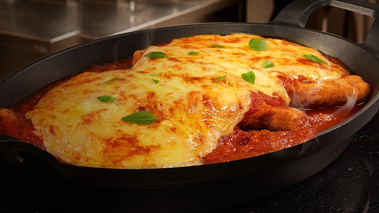 Frango à Parmegiana Com Chips De Batata Doce