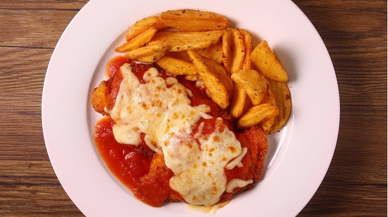 Pamegiana de Frango com Batata Rústica Pamegiana de Frango com Batata Rústica