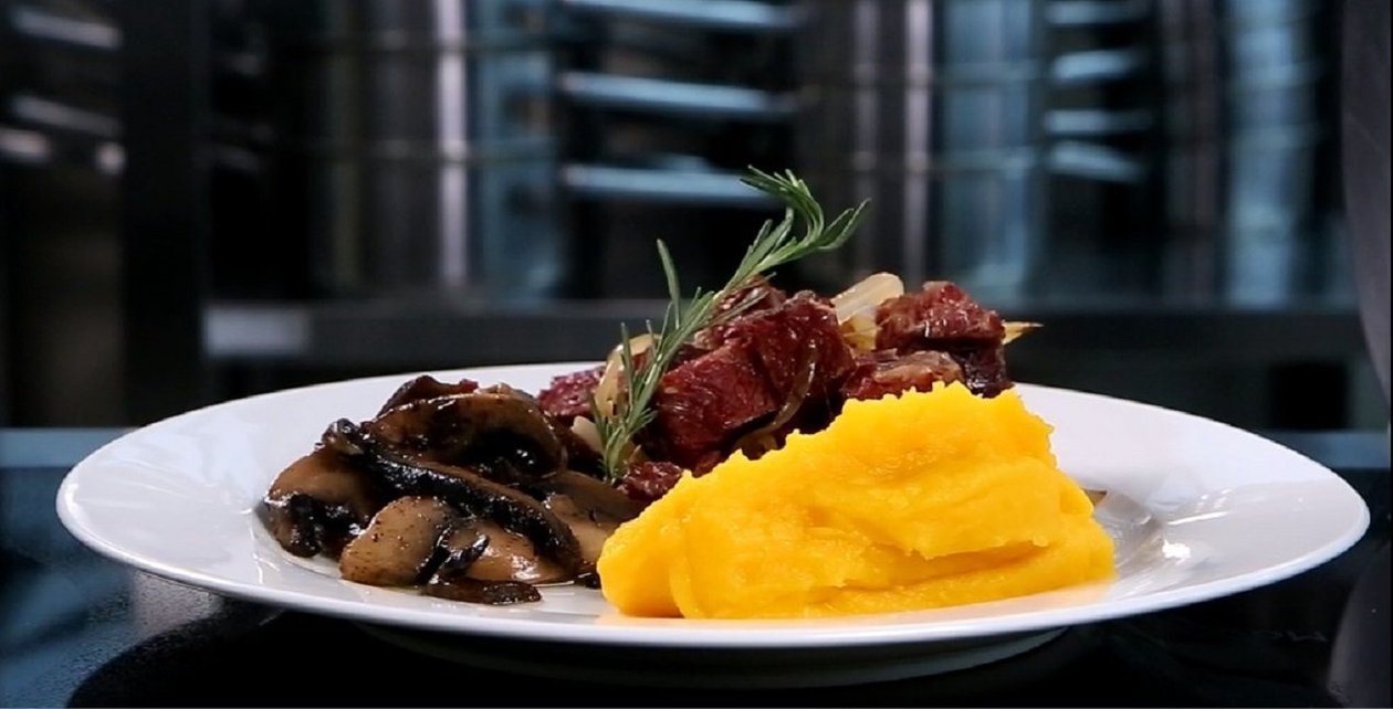 Purê de Abóbora com Carne Seca Purê de Abóbora com Carne Seca