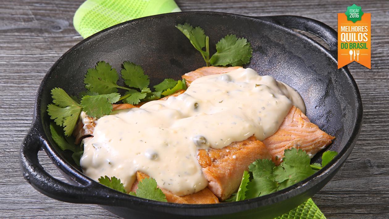Salmão ao Molho de Alcaparras com Hellmann's Salmão ao Molho de Alcaparras com Hellmann's