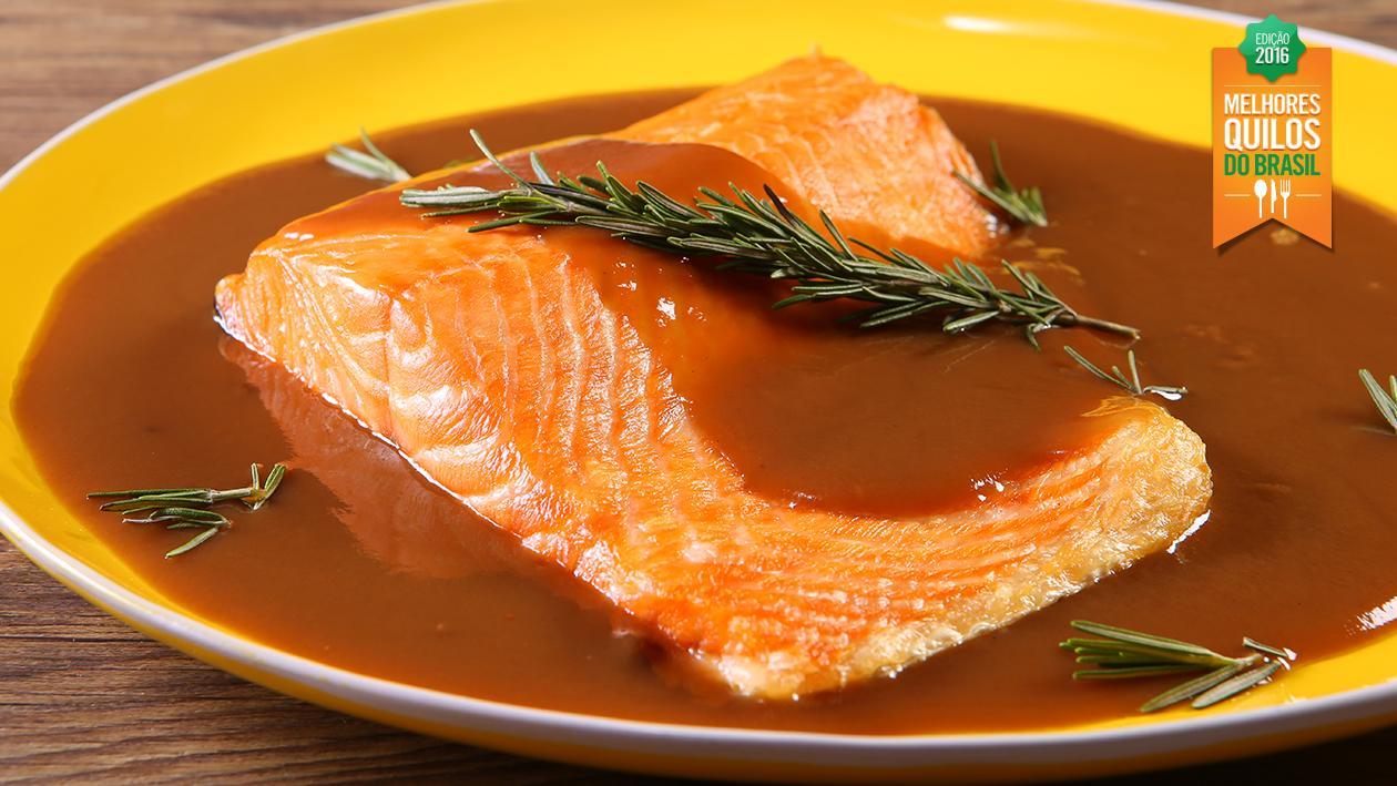 Salmão ao Molho de Tamarindo Salmão ao Molho de Tamarindo