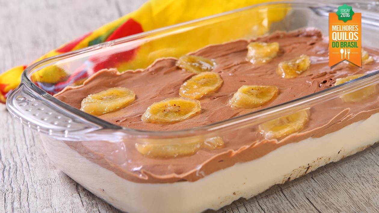 Sobremesa Tricolor com Banana Caramelada Sobremesa Tricolor com Banana Caramelada