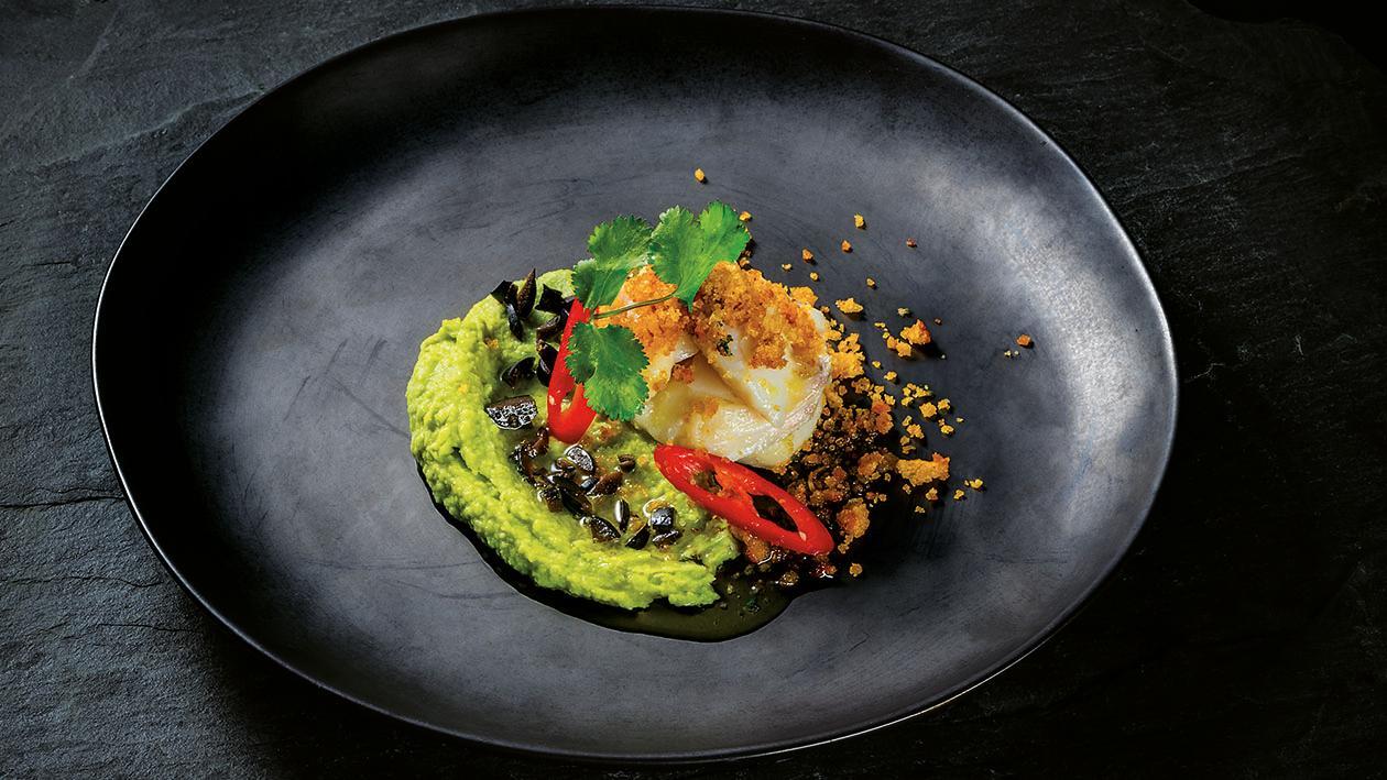 Bacalhau Confitado com Puré de Favas e Leite de Côco