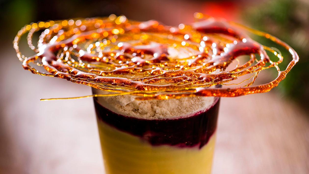 Leite Creme com Frutos Silvestres e Crosta de Caramelo