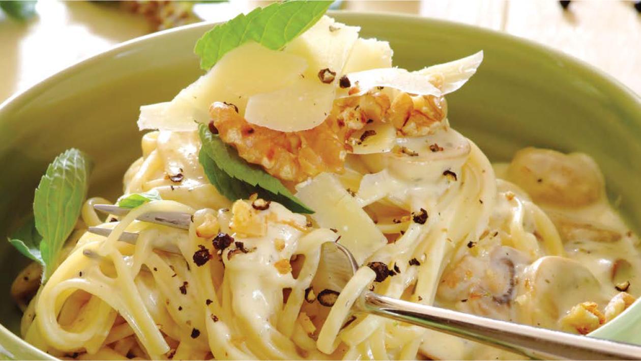 Linguini com Queijo e Molho de Cogumelos