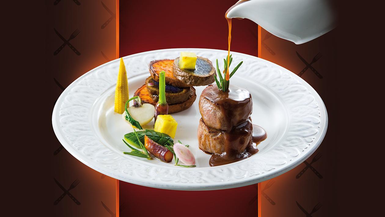 Medalhões de Porco com Molho de Alecrim e Duo de Batatas