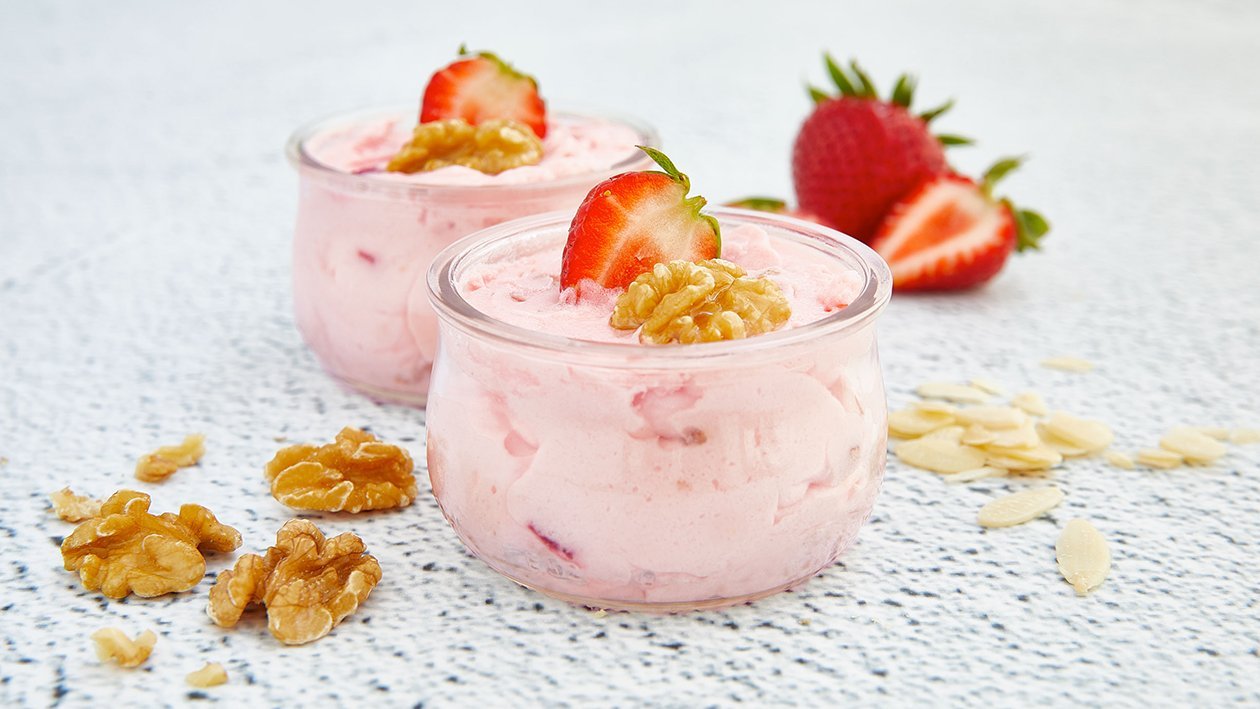 Mousse de Morango com Frutos Secos