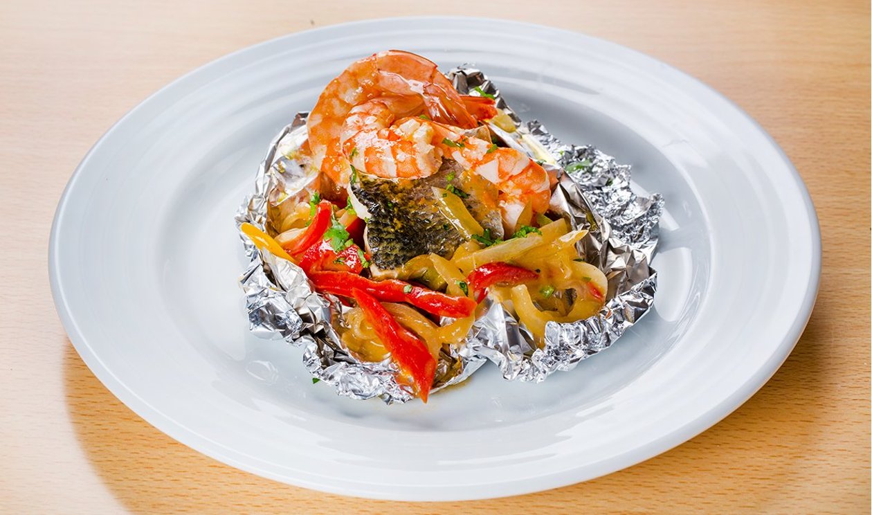 Papelote de robalo com camarão