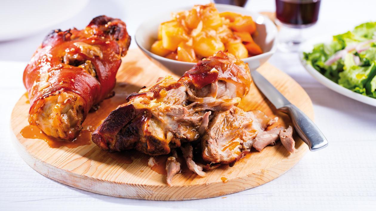 Pernil no forno com batatinhas assadas