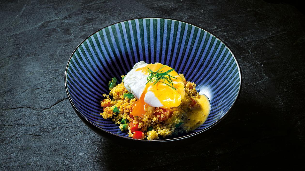 Quinoa com Legumes Asiáticos e Ovo Escalfado