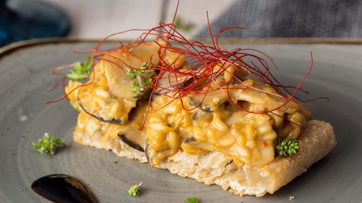 Risotto de Açafrão sobre Tosta de Parmesão