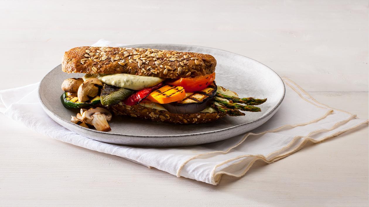 Sanduíche com legumes grelhados