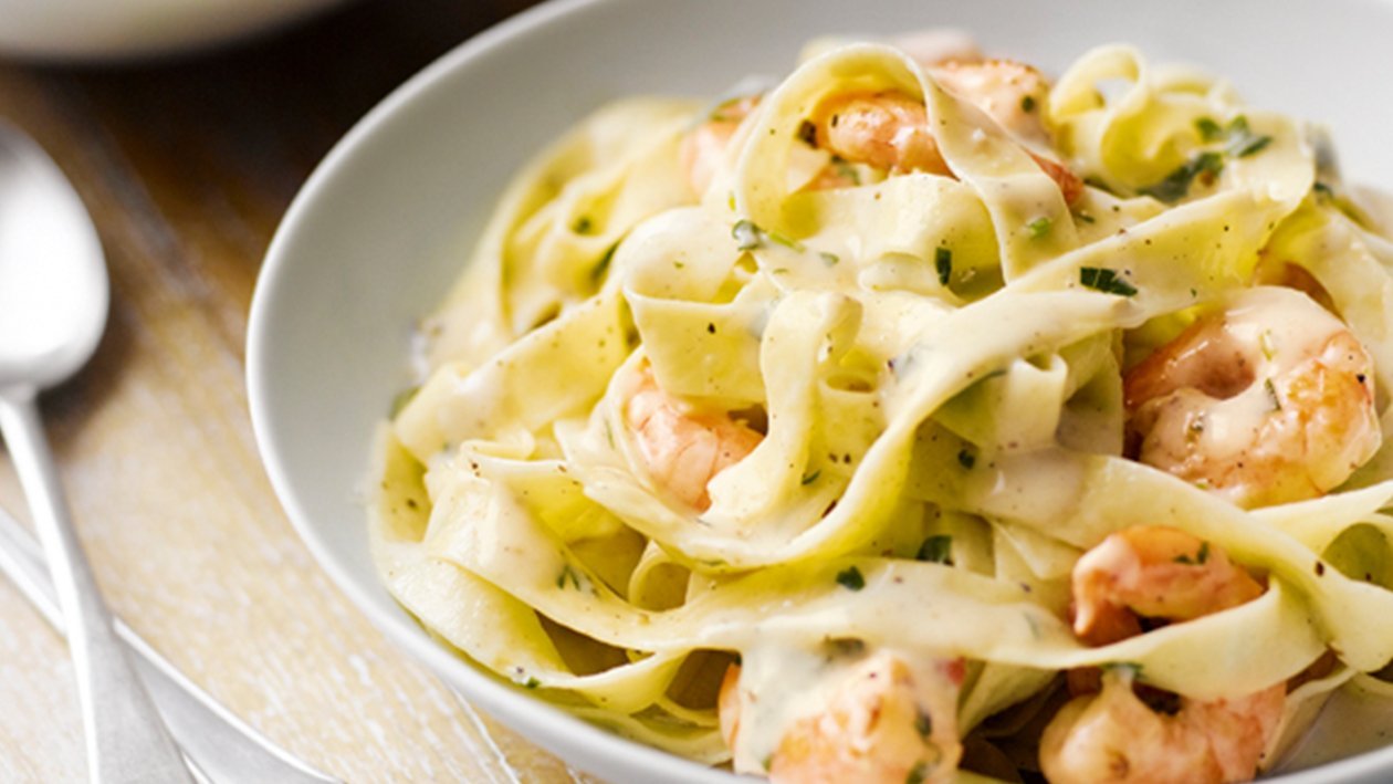 Tagliatelle de Camarão e Béchamel Tagliatelle de Camarão e Béchamel