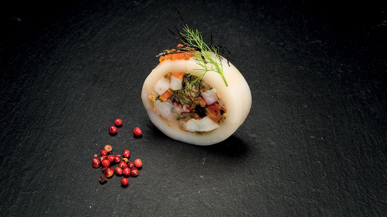 Calamar umplut cu fructe de mare Calamar umplut cu fructe de mare