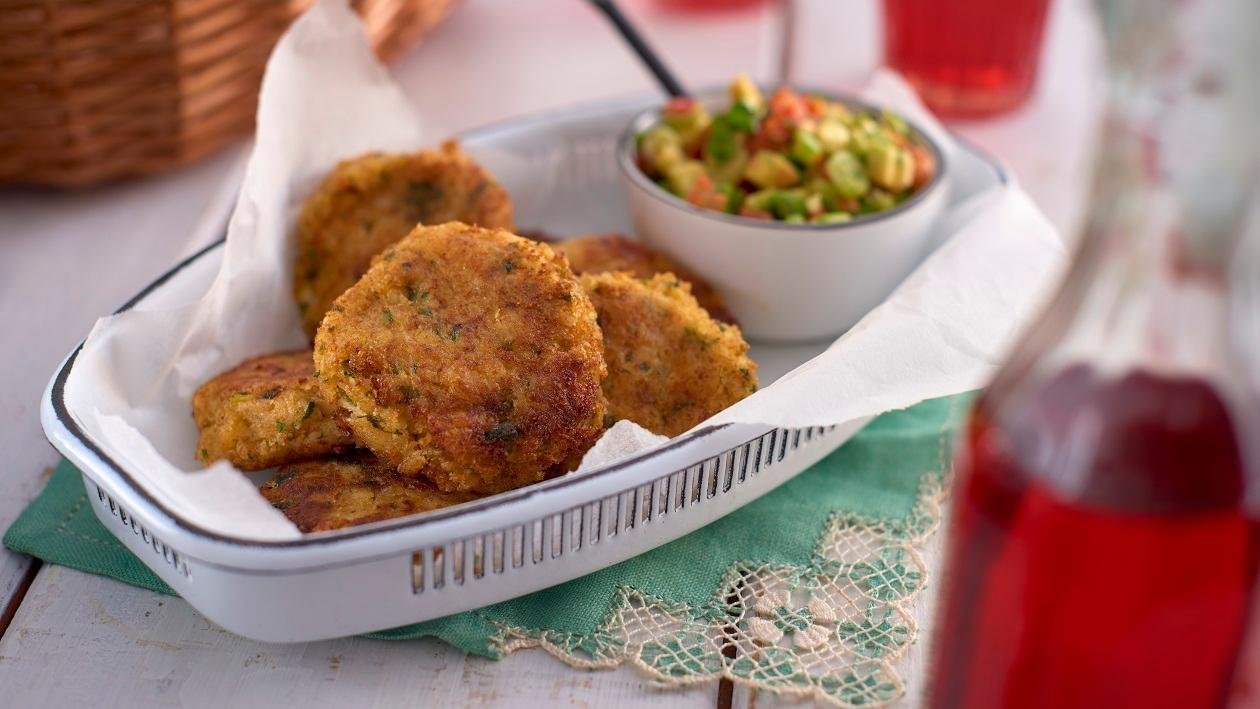 Chiftele din carne de crab si peste cu sos de avocado picant Chiftele din carne de crab si peste cu sos de avocado picant