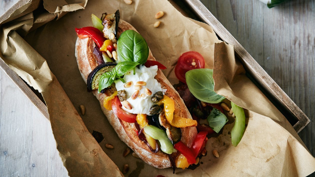 Ciabatta cu legume coapte si branza burrata Ciabatta cu legume coapte si branza burrata