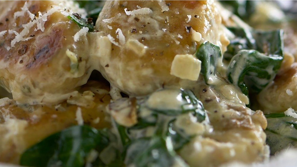 Gnocchi cu ciuperci, spanac si sos de parmezan Gnocchi cu ciuperci, spanac si sos de parmezan