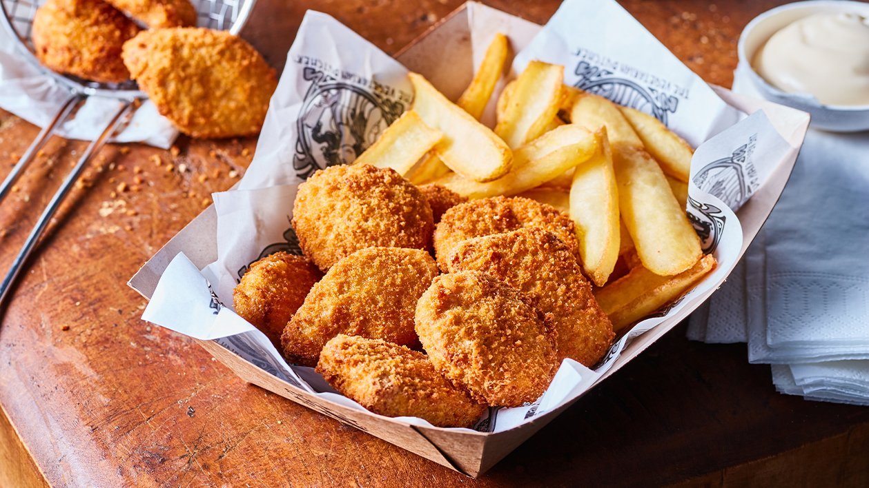 NoChicken Nuggets cu cartofi prajiti si dip vegan mayo salsa NoChicken Nuggets cu cartofi prajiti si dip vegan mayo salsa