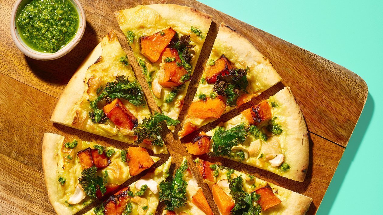 Pizza Bianca - Dovleac copt, pesto cu kale si caju Pizza Bianca - Dovleac copt, pesto cu kale si caju