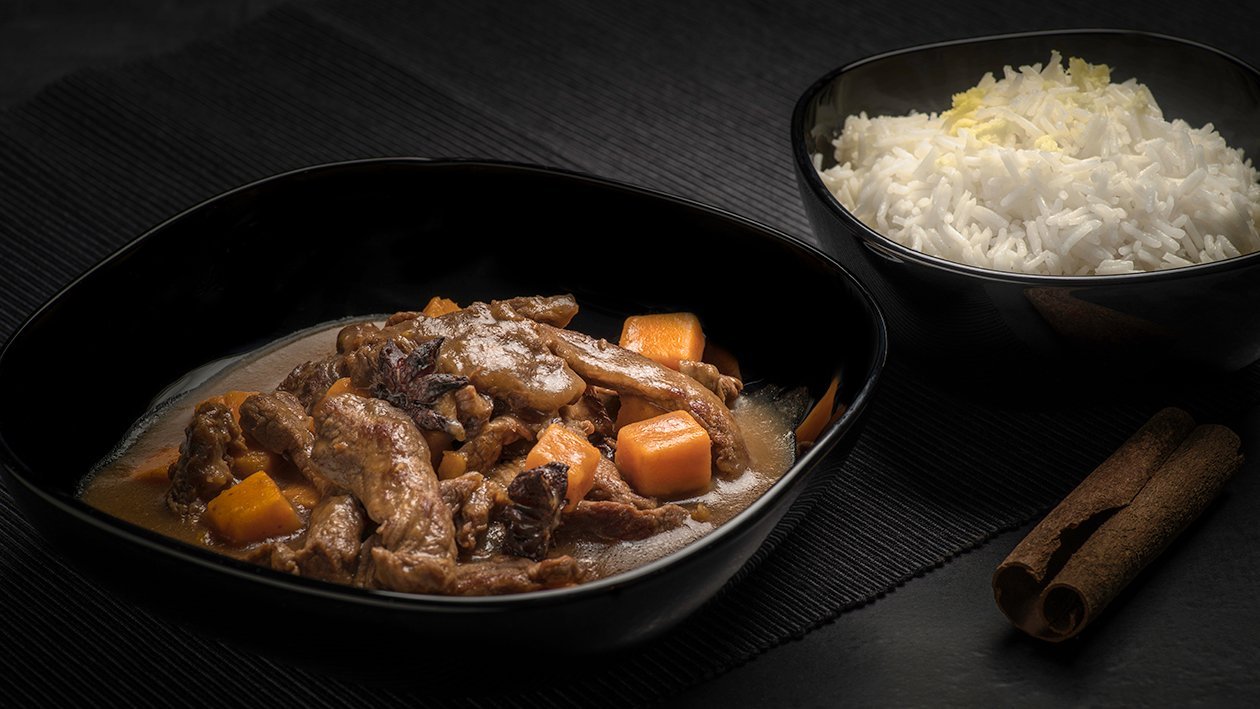 Vita cu anason servita cu orez basmati aromatizat cu ghimbir Vita cu anason servita cu orez basmati aromatizat cu ghimbir