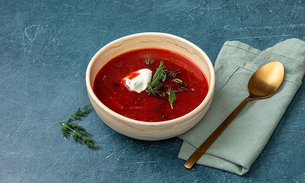 Борщ с черносливом и говяжьими щеками Борщ с черносливом и говяжьими щеками