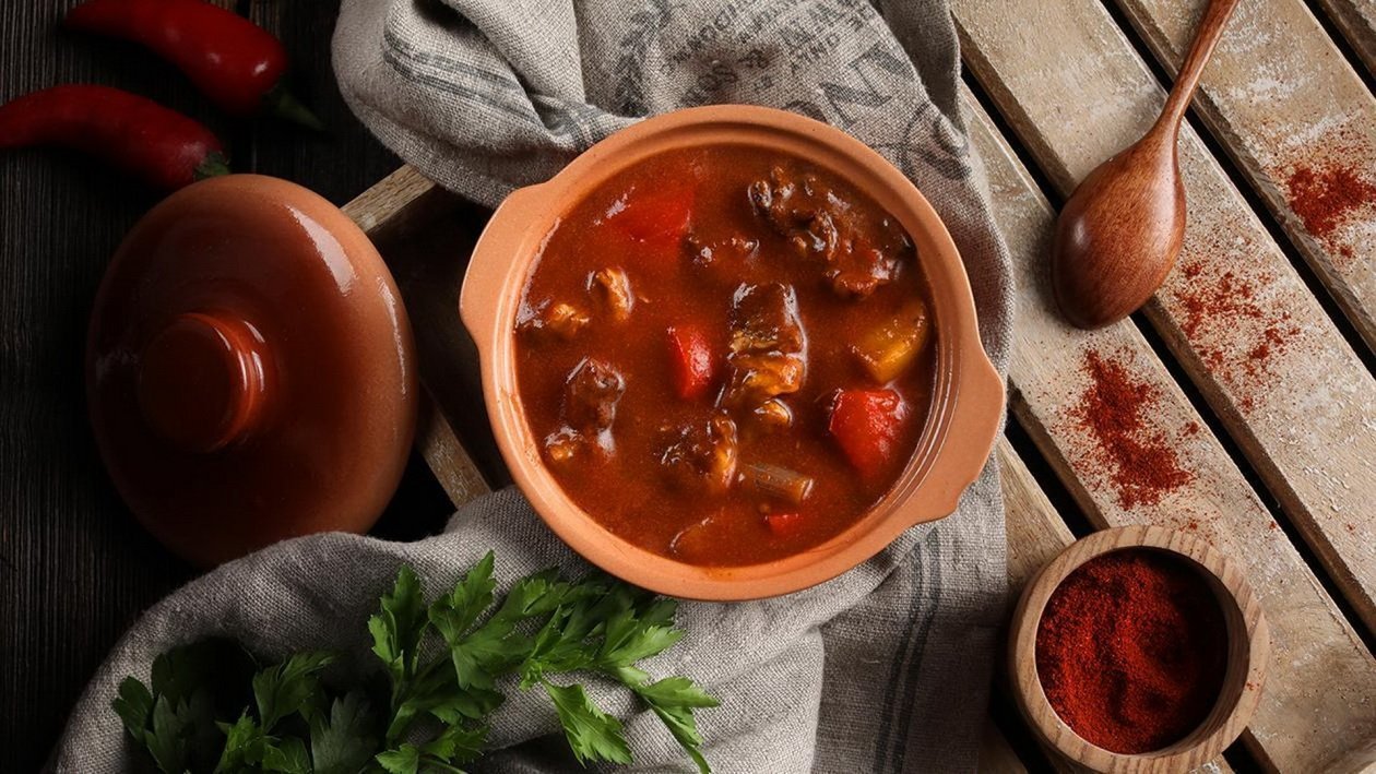 Гуляш с овощами и картофелем Гуляш с овощами и картофелем