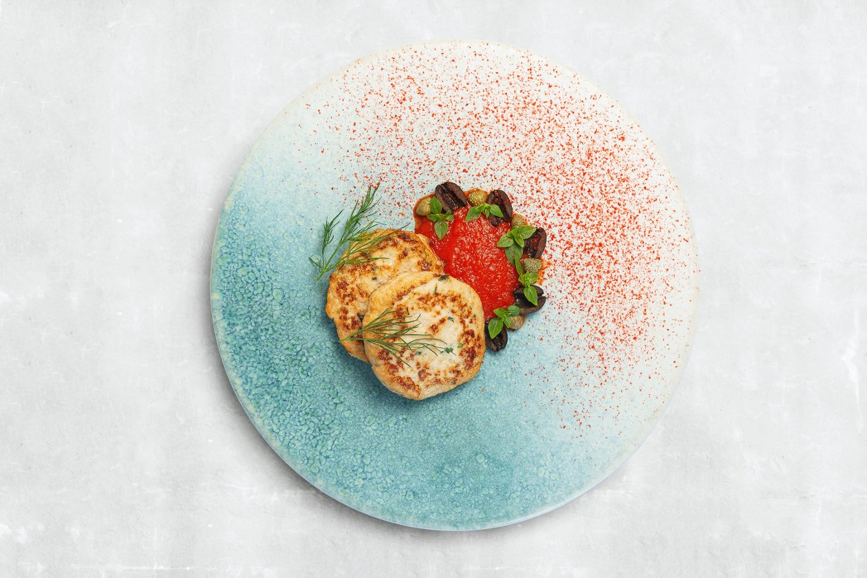 Котлетки surf&turf из курицы и креветок с соусом маринара Котлетки surf&turf из курицы и креветок с соусом маринара