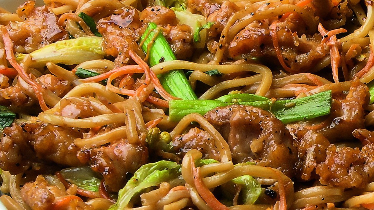 Лапша с курицей в соусе из черного перца Лапша с курицей в соусе из черного перца