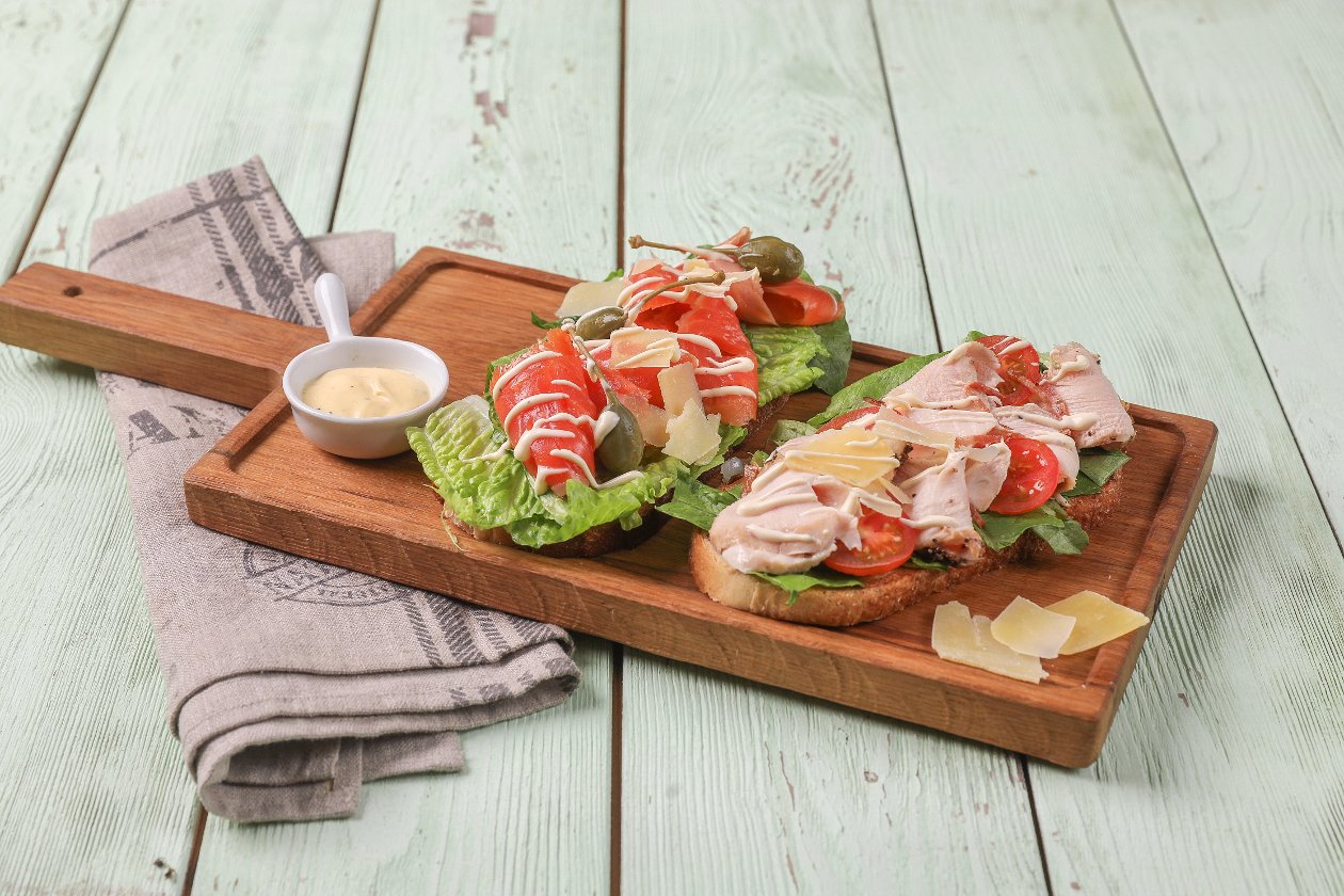 Открытые сэндвичи с курицей Открытые сэндвичи с курицей