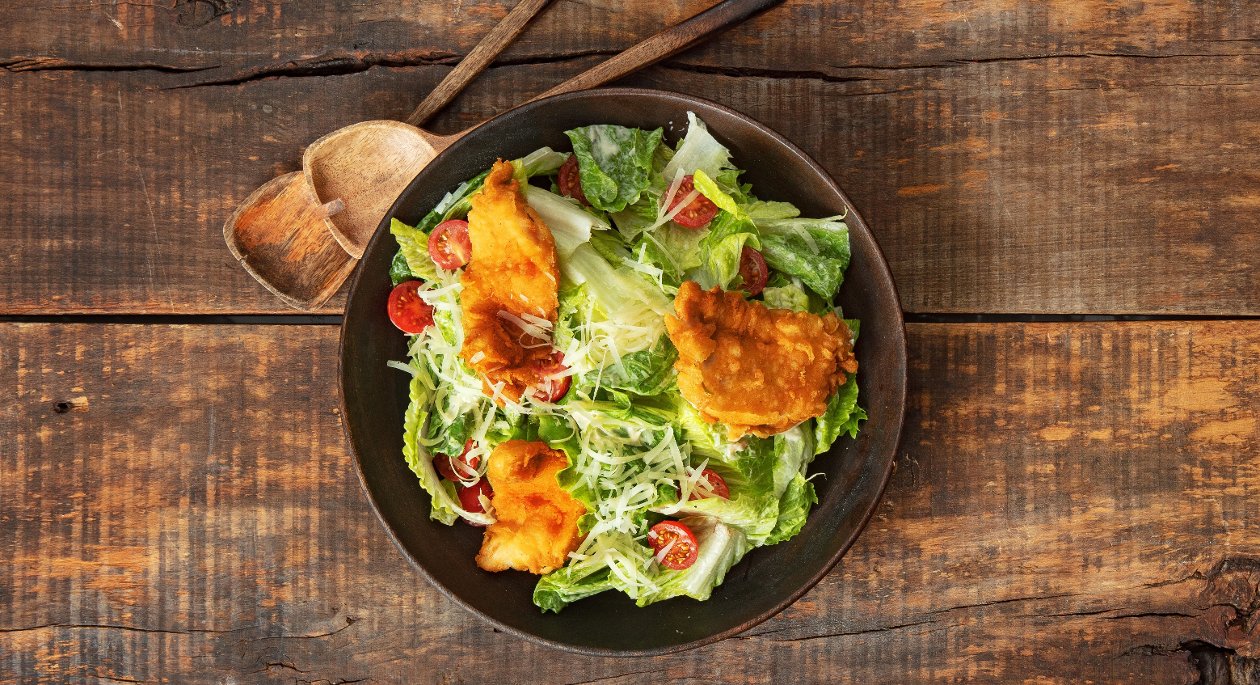 Салат с хрустящей курицей Салат с хрустящей курицей