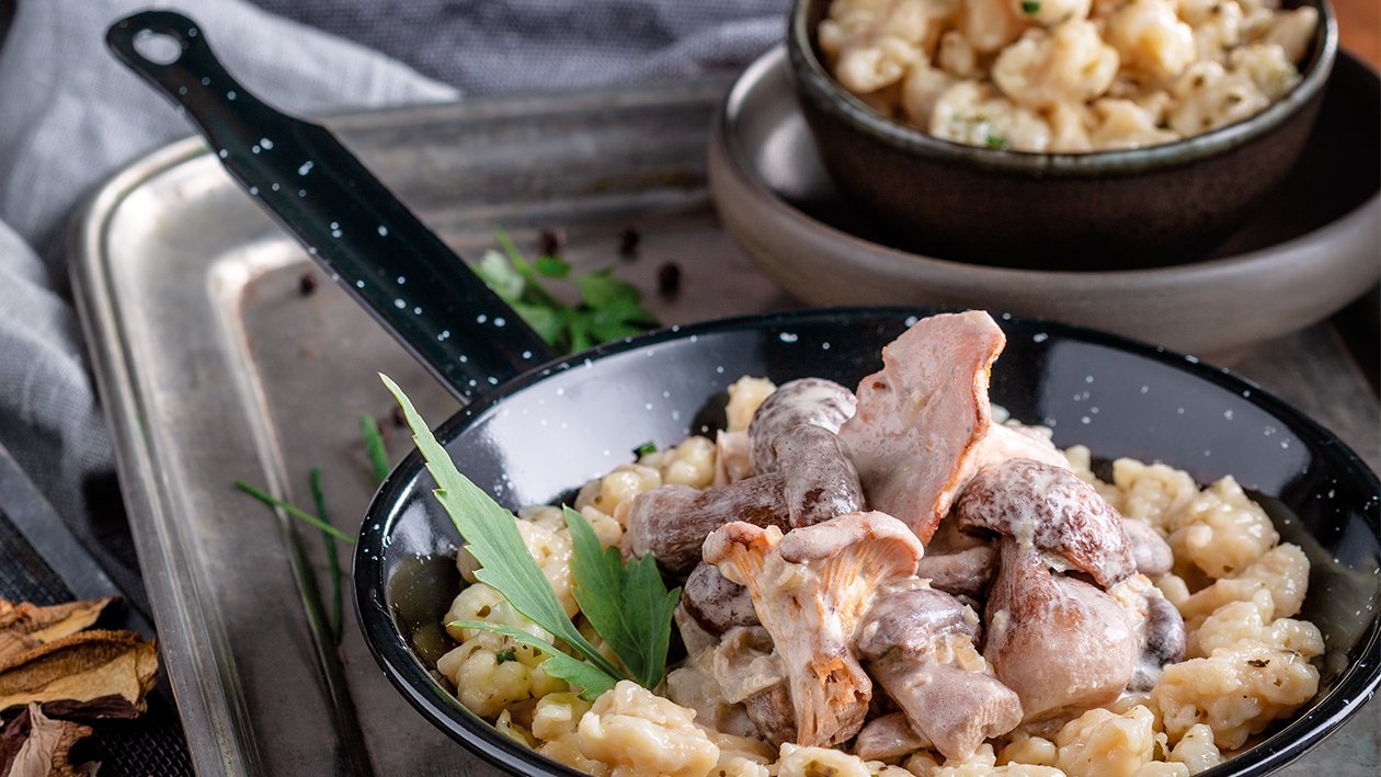 Hubové ragú s bylinkovo-maslovými haluškami Hubové ragú s bylinkovo-maslovými haluškami