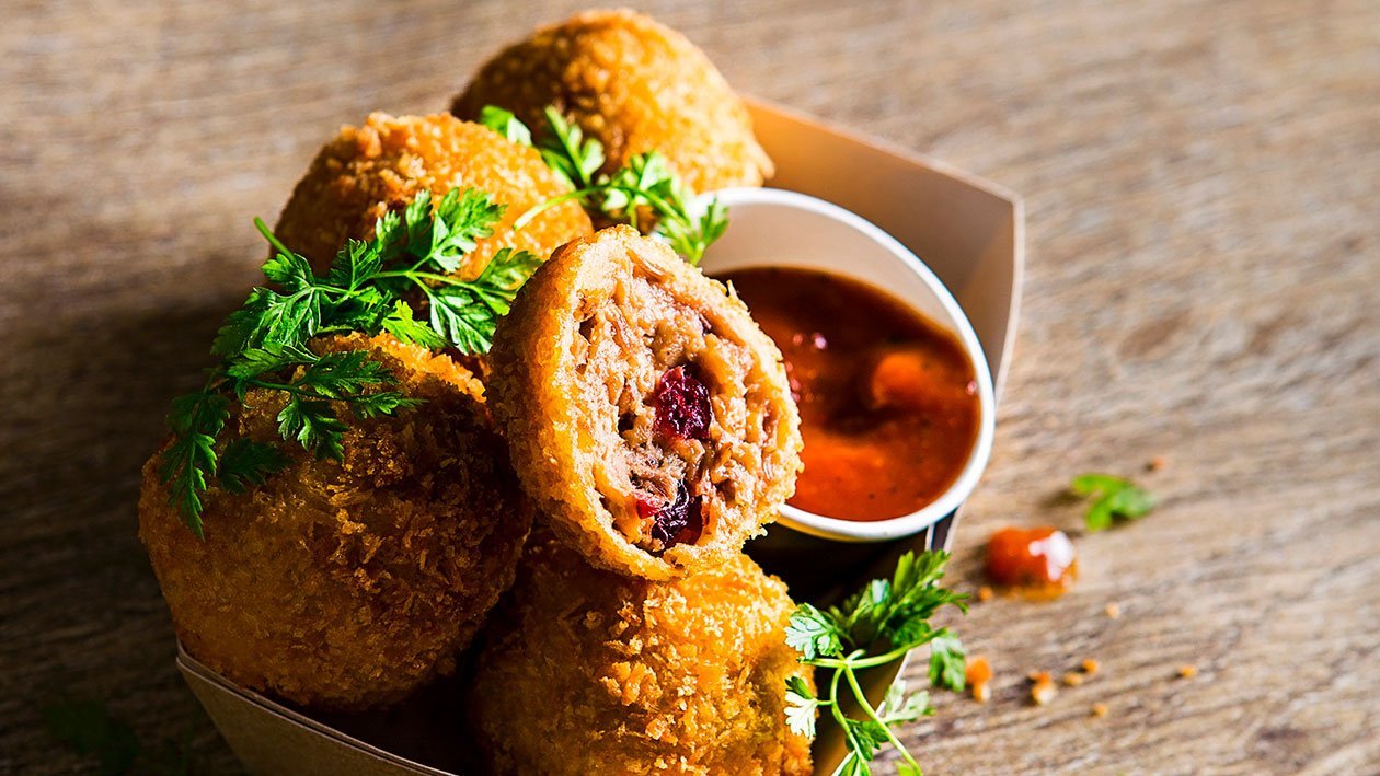Kačacie krokety s pikantnou omáčkou Kačacie krokety s pikantnou omáčkou